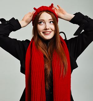 В’язаний комплект «Little Devil»: Шапка з ріжками та довгий шарф